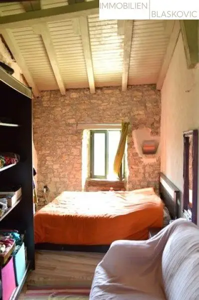 Typisch istrisches Steinhaus in der mittelalterlichen Stadt Motovun