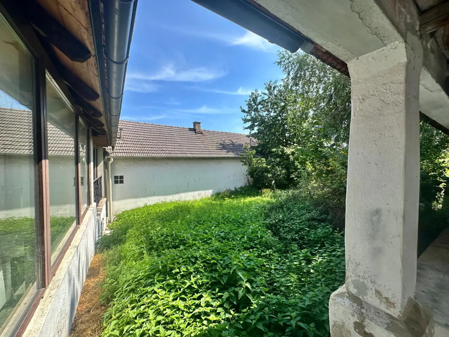 Ländliches Paradies - Sanierungsbedürftiges Landhaus auf großem Grundstück!