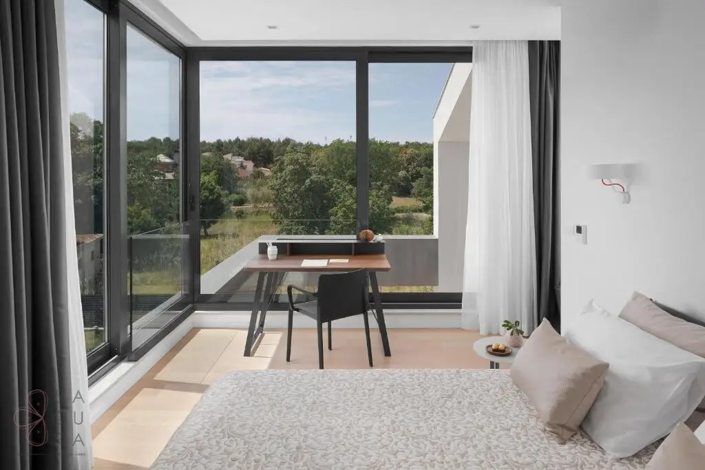 Zeitgenössische Luxusvilla in Ližnjan – Mediterrane Eleganz an der Küste Istriens