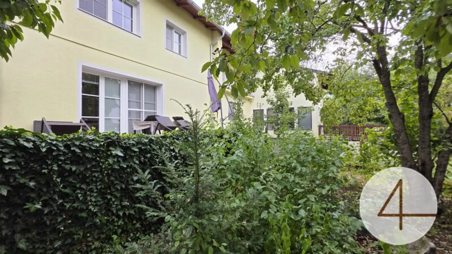 Zweifamilienhaus mit ca. 300 m² Wohnfläche
