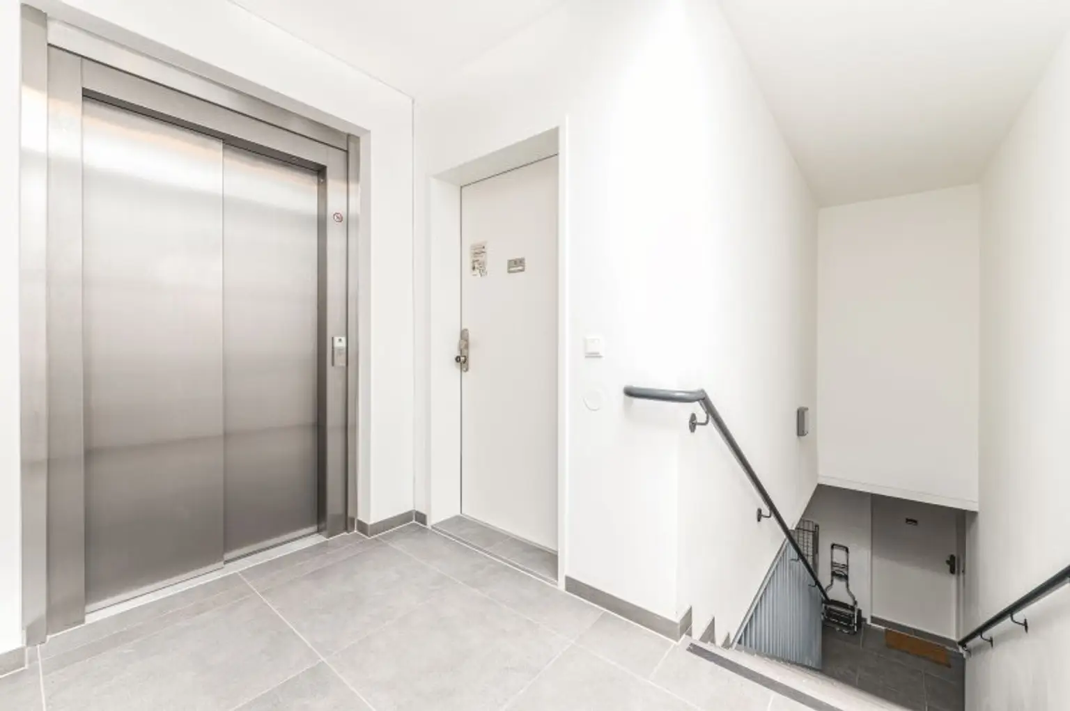 Erstbezug ab Oktober! Grandiose 4-Zimmer-Terrassenwohnung inkl. Parkplatz in Hietzing zu vermieten!