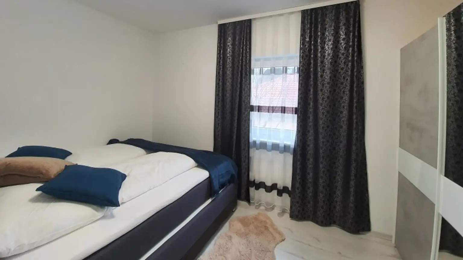 Zinshaus mit 5 Wohneinheiten, 5 KFZ Garagenplätze, Balkone, Garten (vermietet)