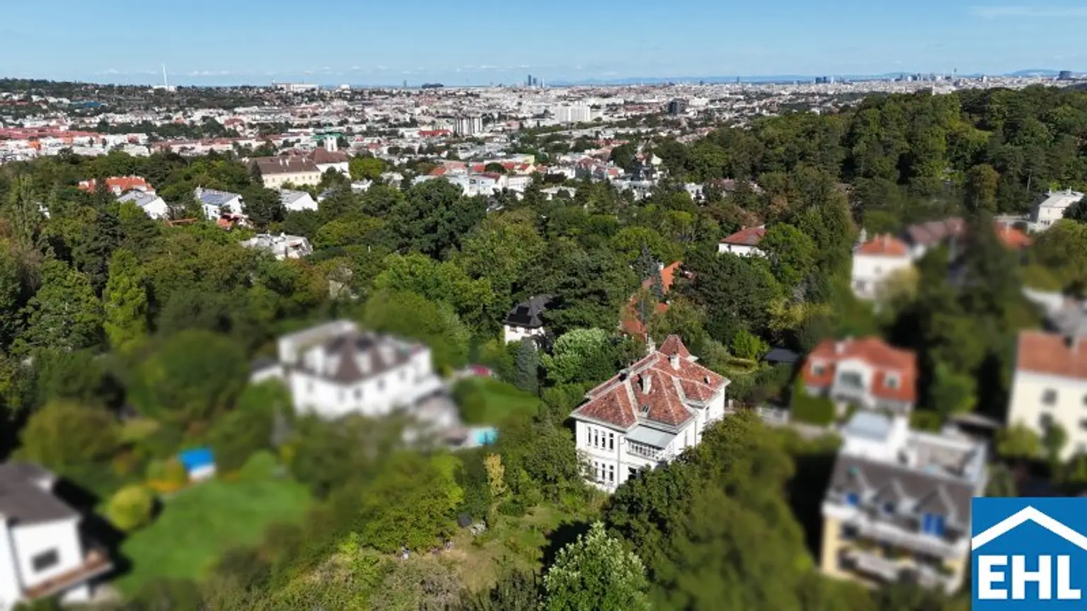Historische Villa mit Baugrund in exklusivster Lage des 13. Bezirks