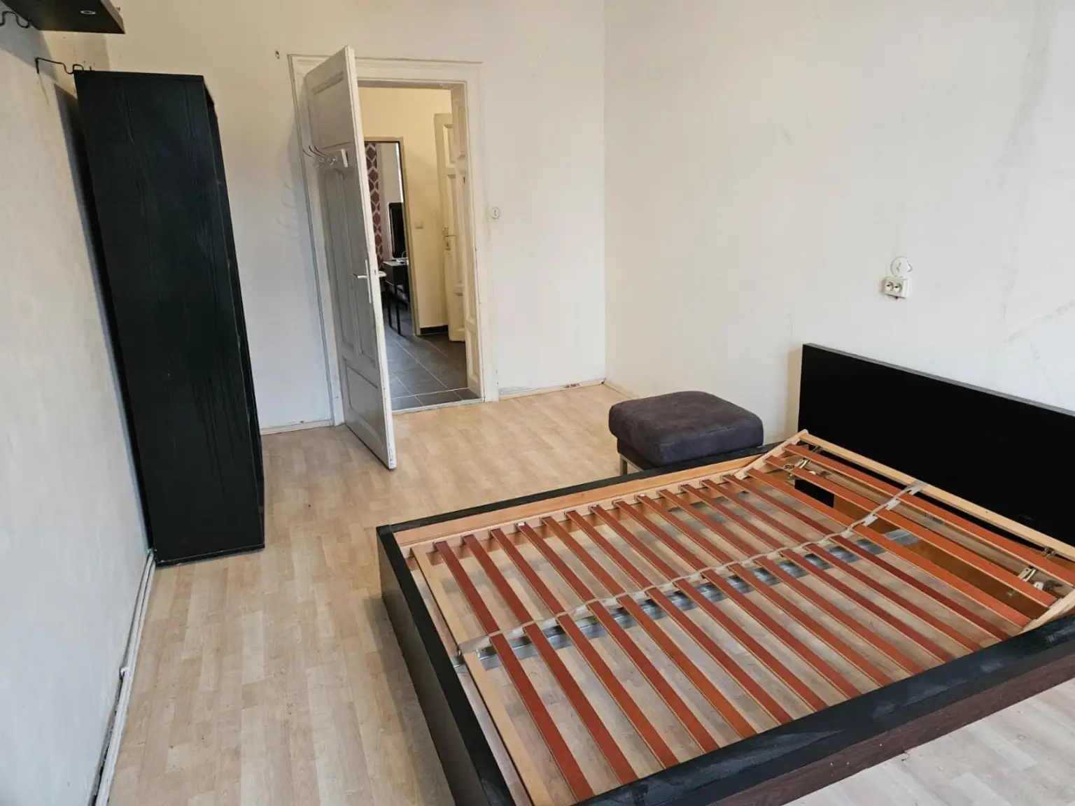 Bei XXX-Lutz, Wohnung mit Wohn-Essküche und 1 Zimmer ++Videorundgang++