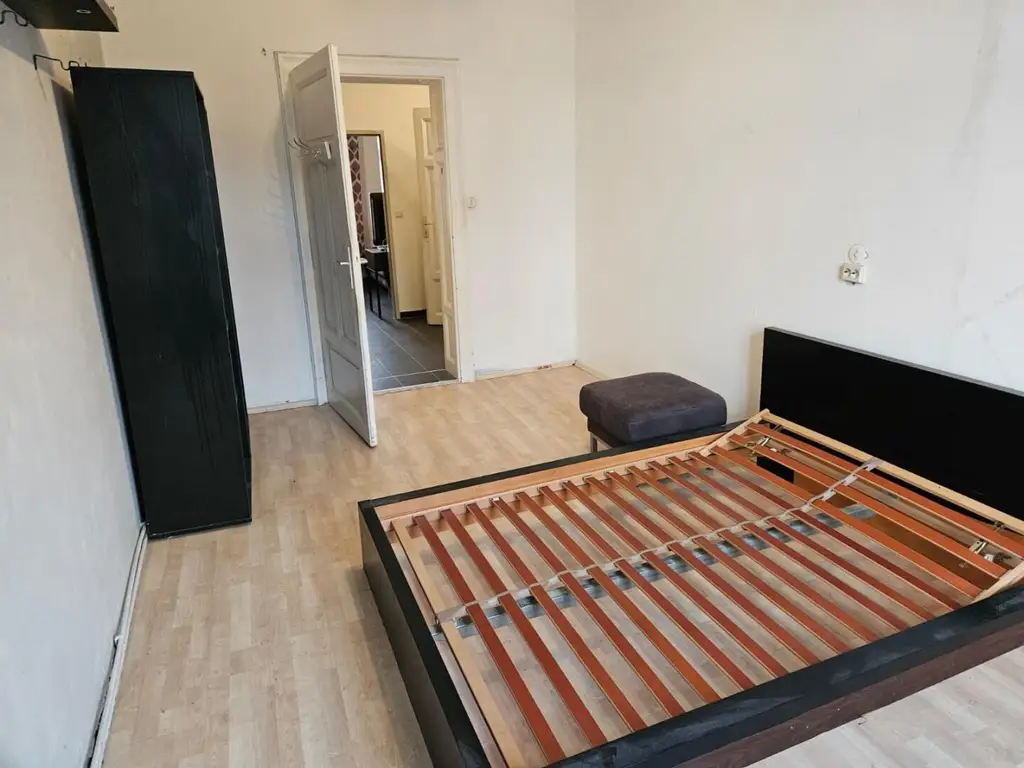 Bei XXX-Lutz, Wohnung mit Wohn-Essküche und 1 Zimmer ++Videorundgang++