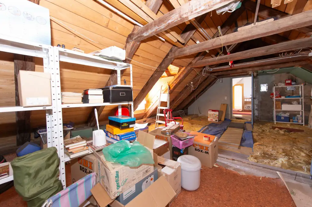 Großzügiges Einfamilienhaus mit viel Platz, hohem Potenzial und hoher Bebauungsdichte – Ideal für Familien oder Investoren