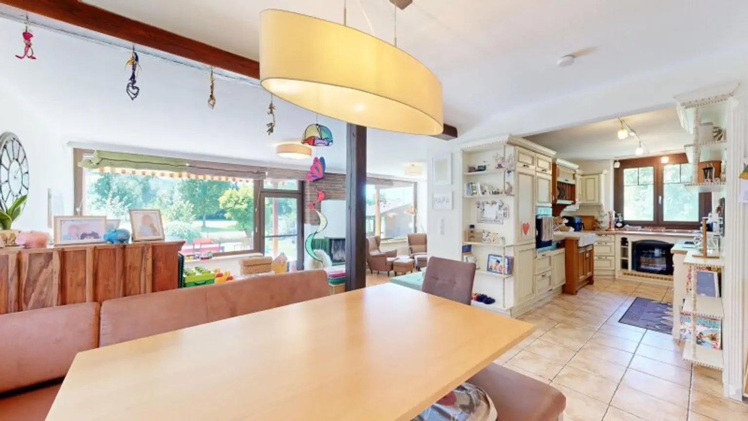 Entzückendes Einfamilienhaus mit großem Garten | 4 Zimmer | Terrasse und Balkon | Kamin