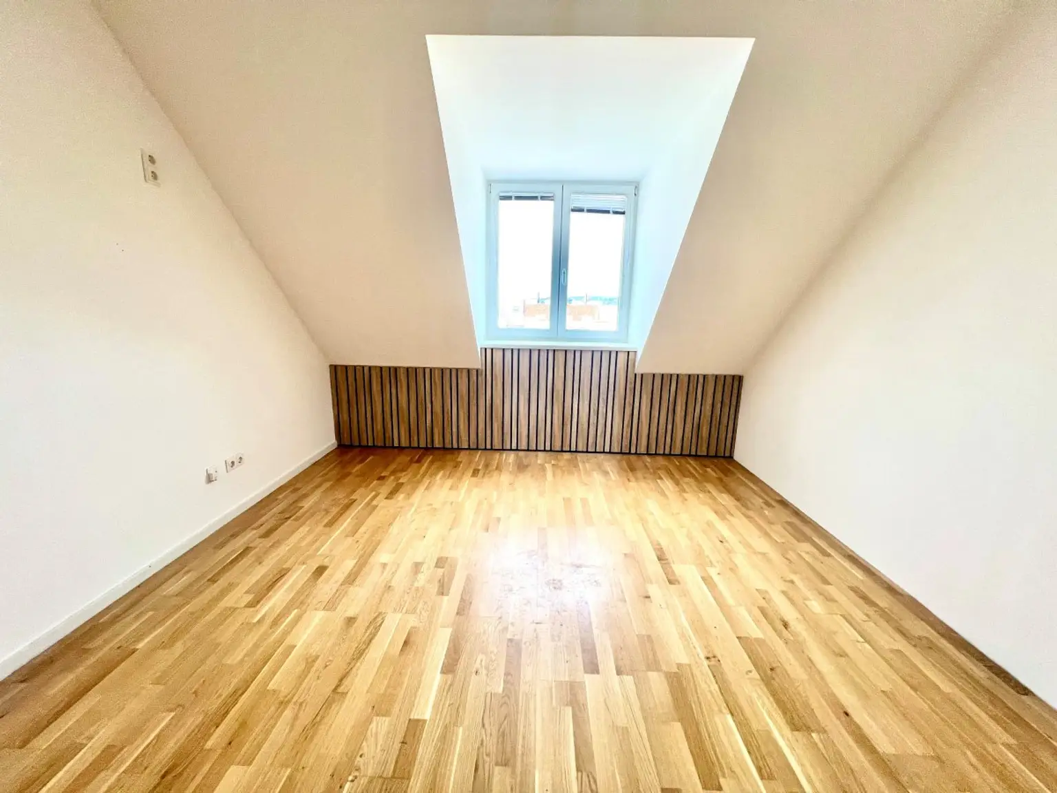 17 | TRAUMHAFTE Maisonette-Wohnung - Top Zustand, Terrasse mit Ausblick | Prima Service Immobilien