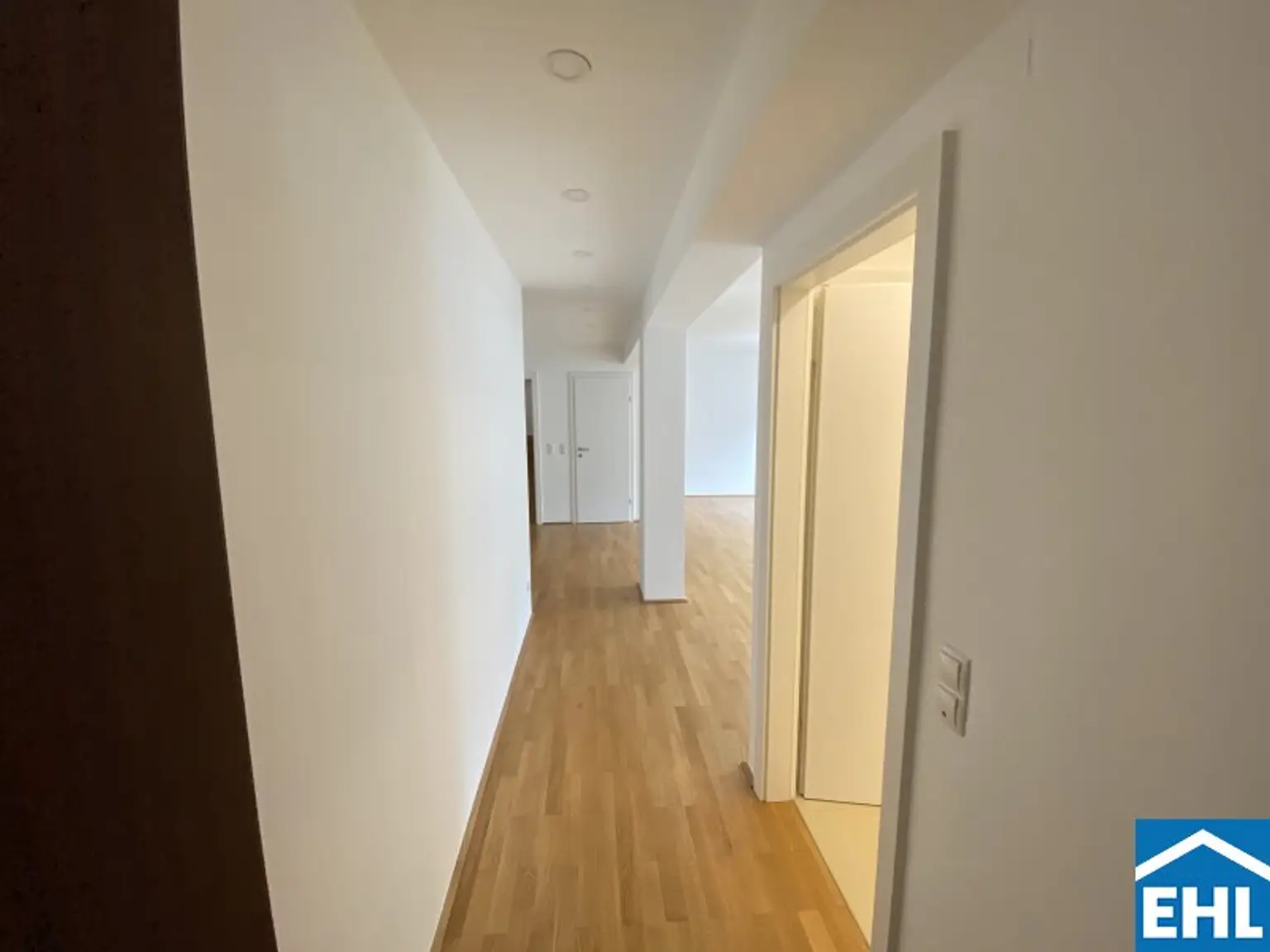 Ruhige Dachgeschosswohnung Terrasse und Balkon !