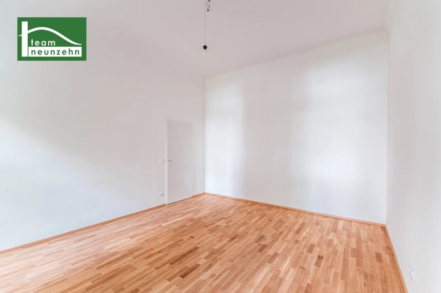 Sechshaus - Erstbezug nach Renovierung! Innenhofausrichtung und 5 Gehminuten zu U4 und U6! Helle Altbauwohnung mit großen Zimmern!