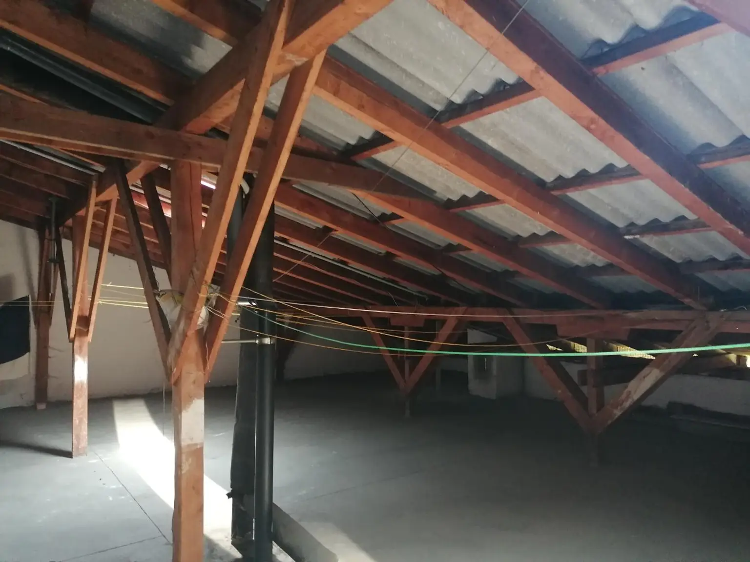 Wohnung mit Sanierungsbedarf – 74 m² Wohnfläche + Loggia und Kellerabteil