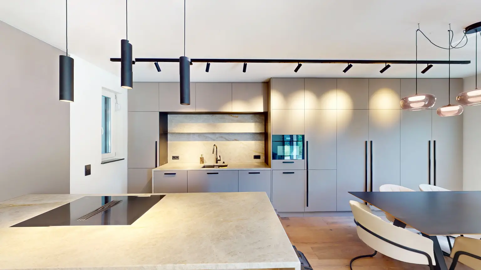 Designer Doppelhaushälfte mit Garten & Dachterrasse
