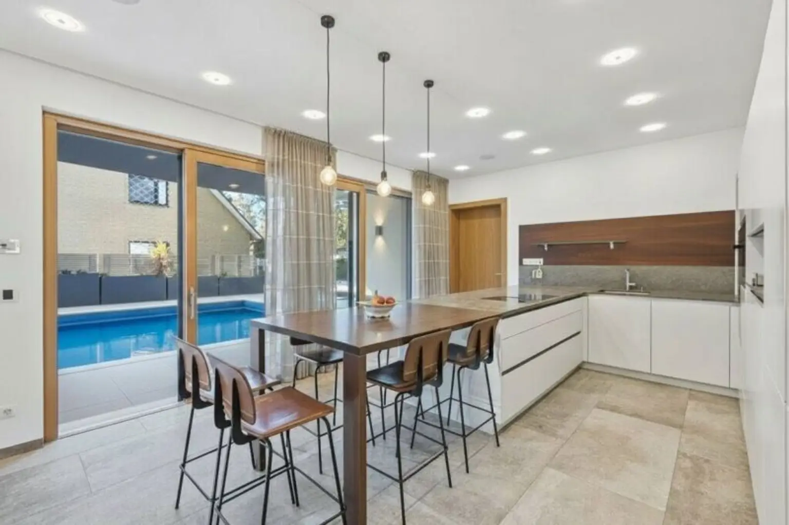 Großzügige High-End-Familienvilla der Extraklasse. - Spacious, high-end family villa of the highest class.