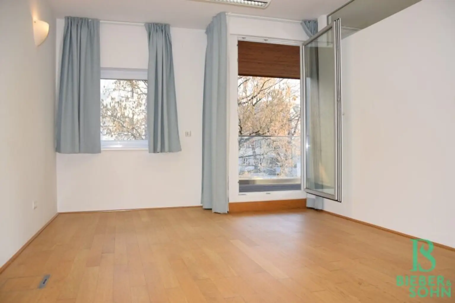 Zimmer 1/Blick Loggia