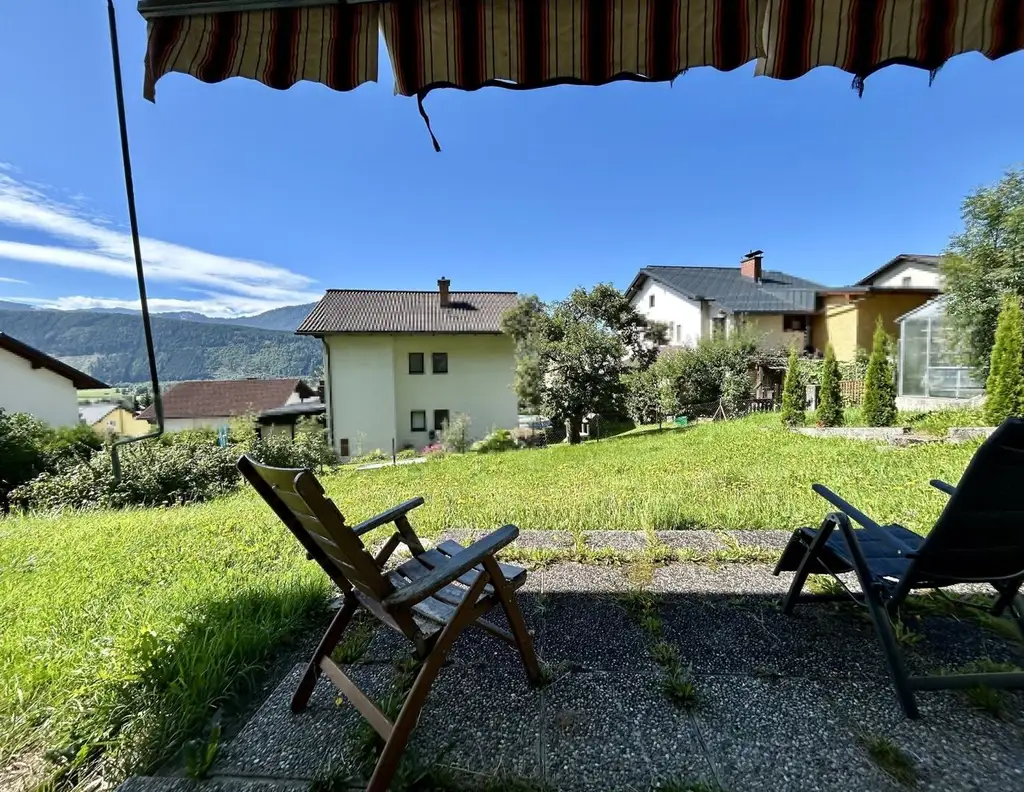 Wohnhaus mit südseitigem Balkon u. Terrasse, Garagen, voll unterkellert