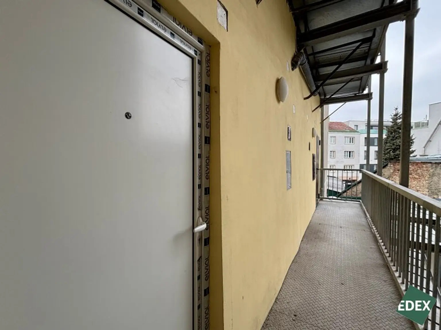 Sanierungsbedürftige 1,5-Zimmer-Altbauwohnung in guter Lage in Meidling