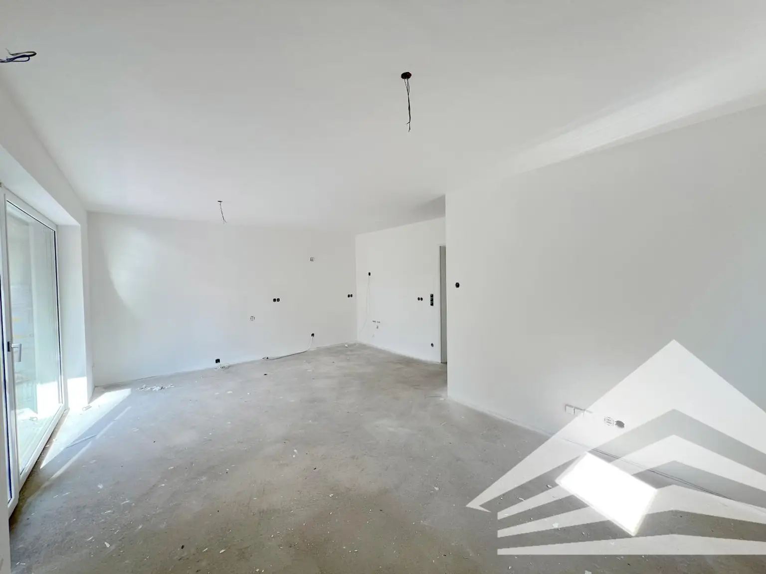 Lichtdurchflutete 3-Zimmer Wohnung mit großem Balkon in Puchenau!