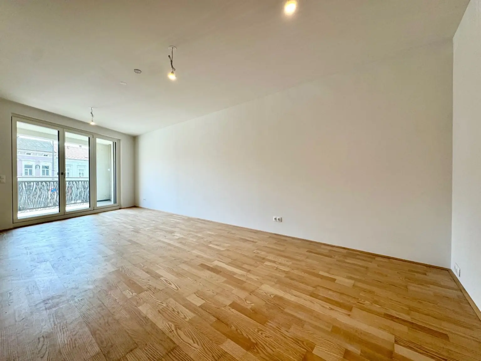 C | ++ NEU ++ Helle 2-ZIMMER mit SONNIGER LOGGIA | Prima Service Immobilien