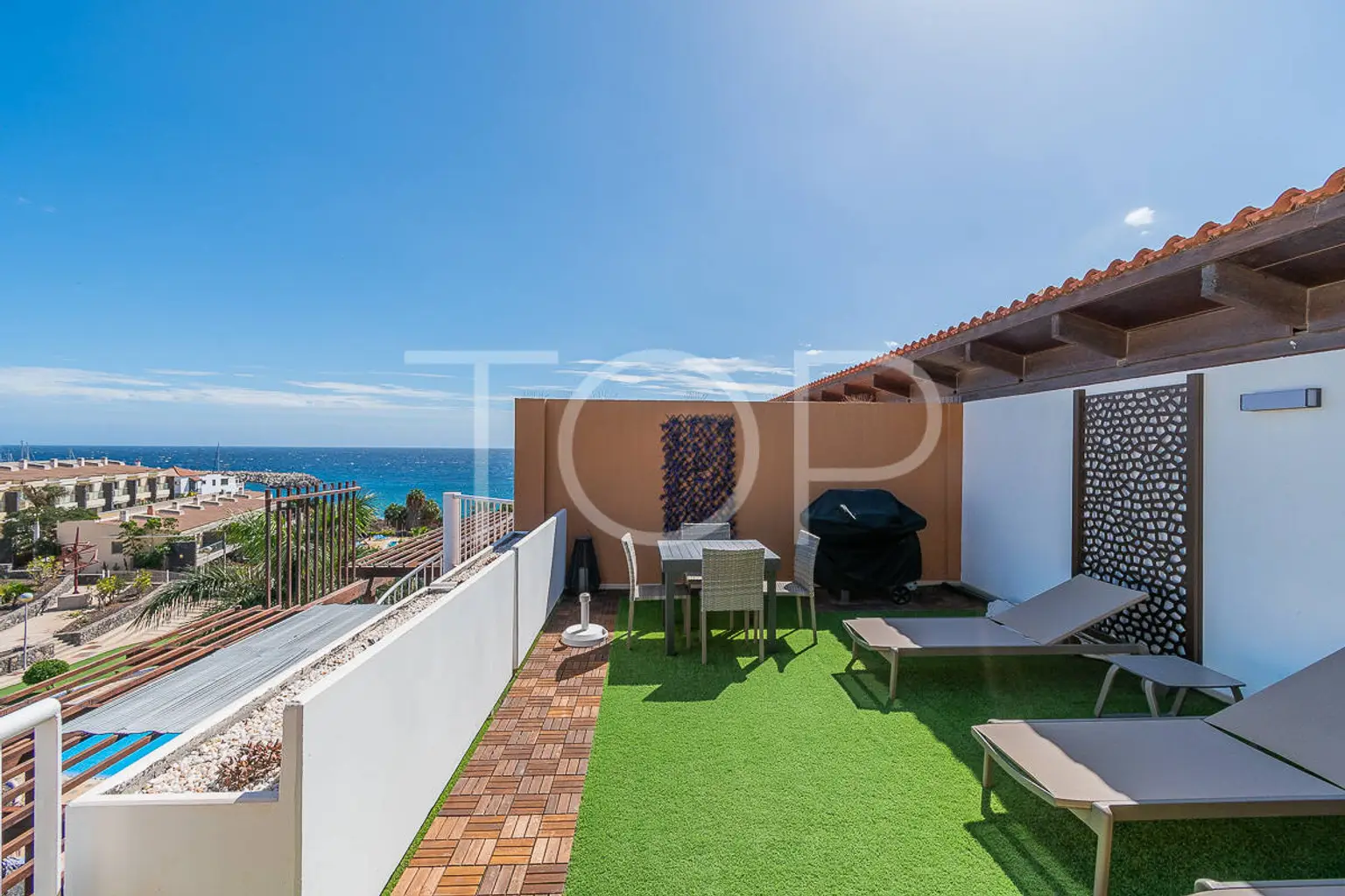 Exclusivo Ático con azotea y vistas al mar en Residencial El Barranco