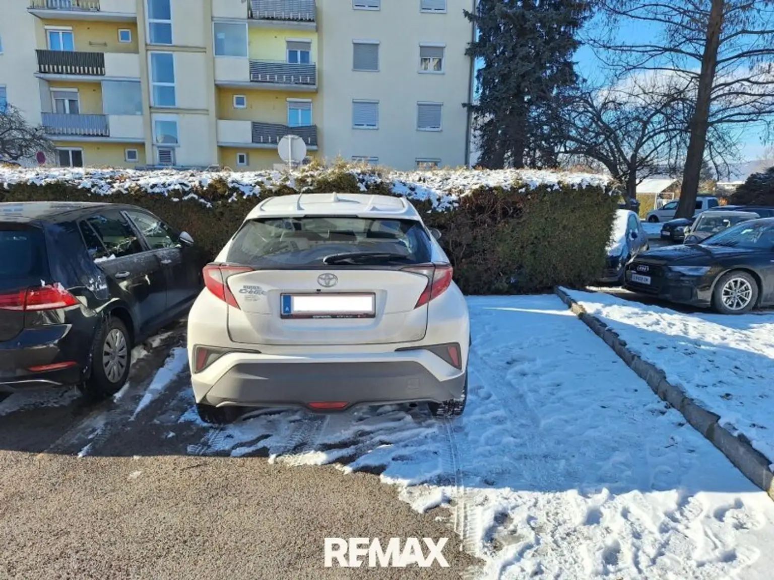 Überbreiter Parkplatz mit Aufpreis