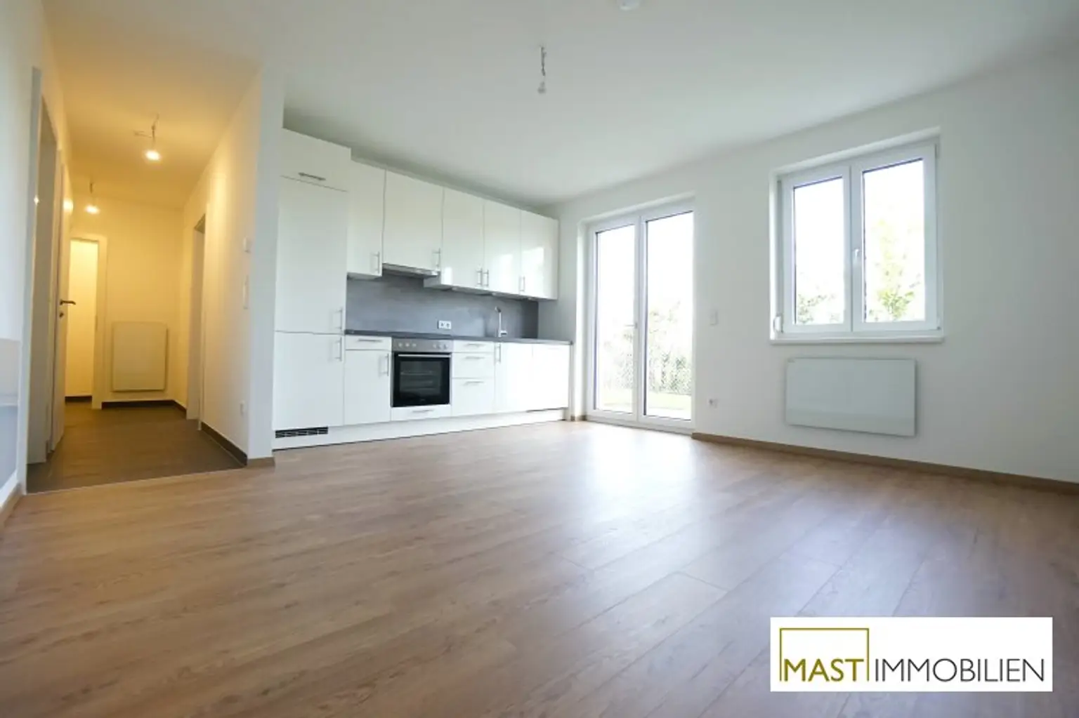 2 Zimmer Garten Wohnung inkl. EWE Einbauküche in optimaler Lage - inkl. PKW Abstellplatz