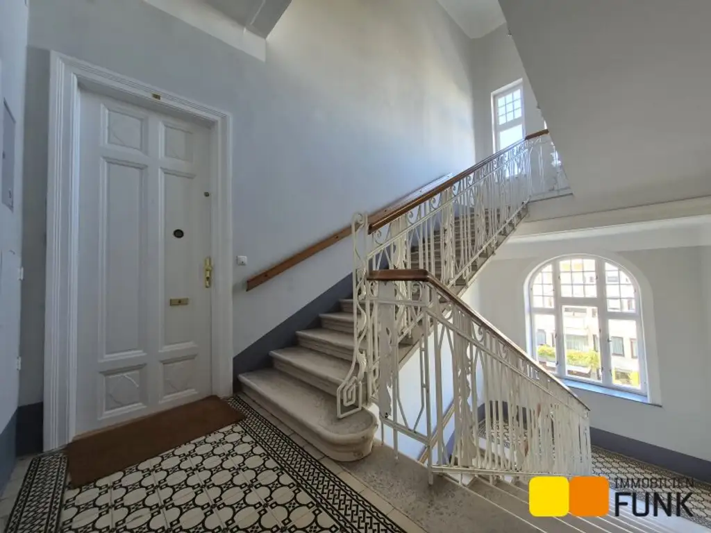 Herrschaftliche 5-Zimmerwohnung mit Balkon