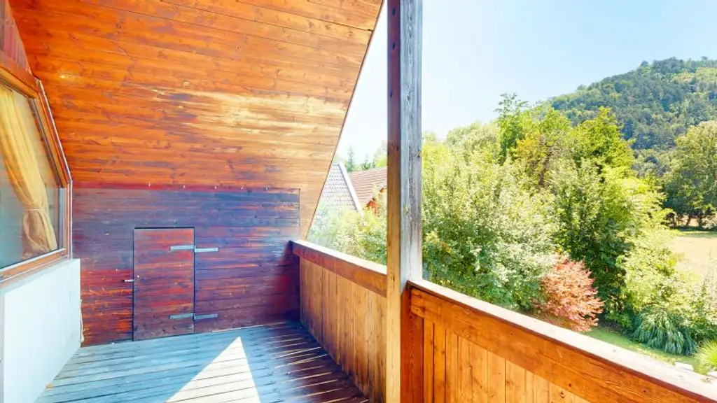 Entzückendes Einfamilienhaus mit großem Garten | 4 Zimmer | Terrasse und Balkon | Kamin