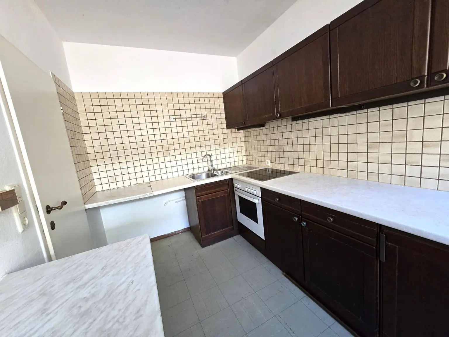 LAGE, LAGE, LAGE... 51 m² Wohnung in NEUWALDEGG - sanierungsbedürftig