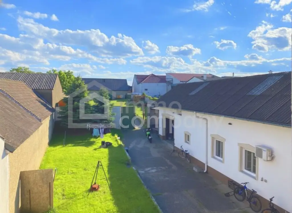 Viel Raum ! Viel Fläche ! Viel Freiheit ! 2 Wohneinheiten, Garagen, Halle, Garten, ...