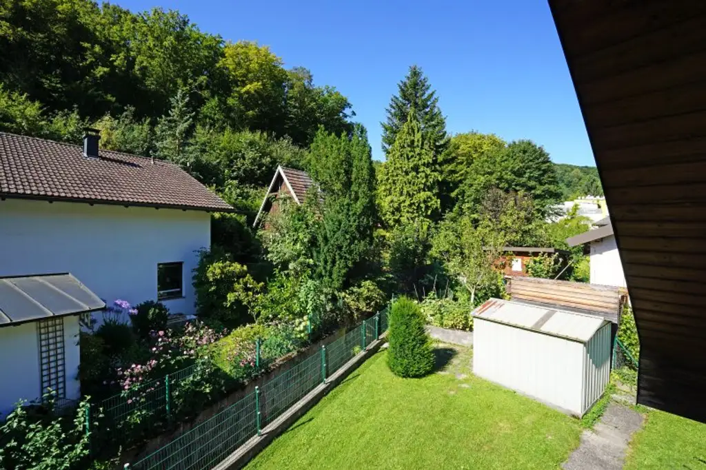 Reizvolles Holzhaus (gedämmt, verputzt) in ruhiger, naturnaher Lage - Neubaupotenzial!