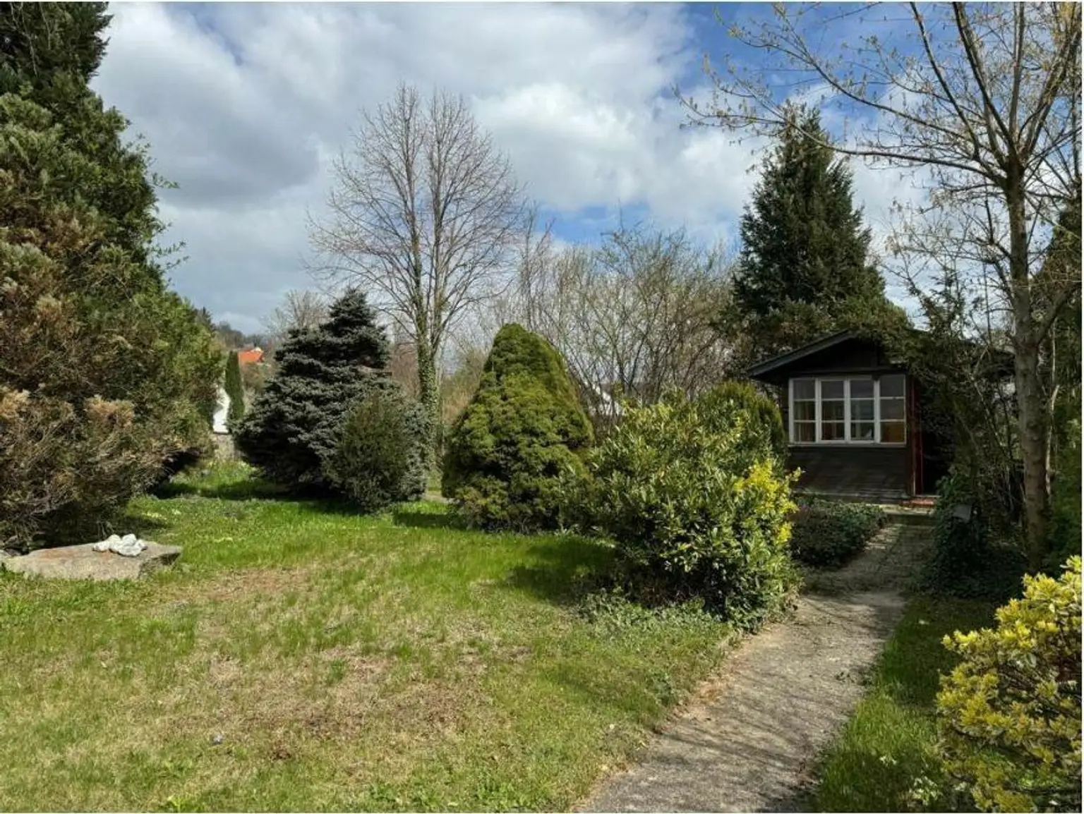 **Villa mit Türmchen in bester Lage  ** 2 Wohneinheiten ** parkähnlicher Garten **2 Parzellen **