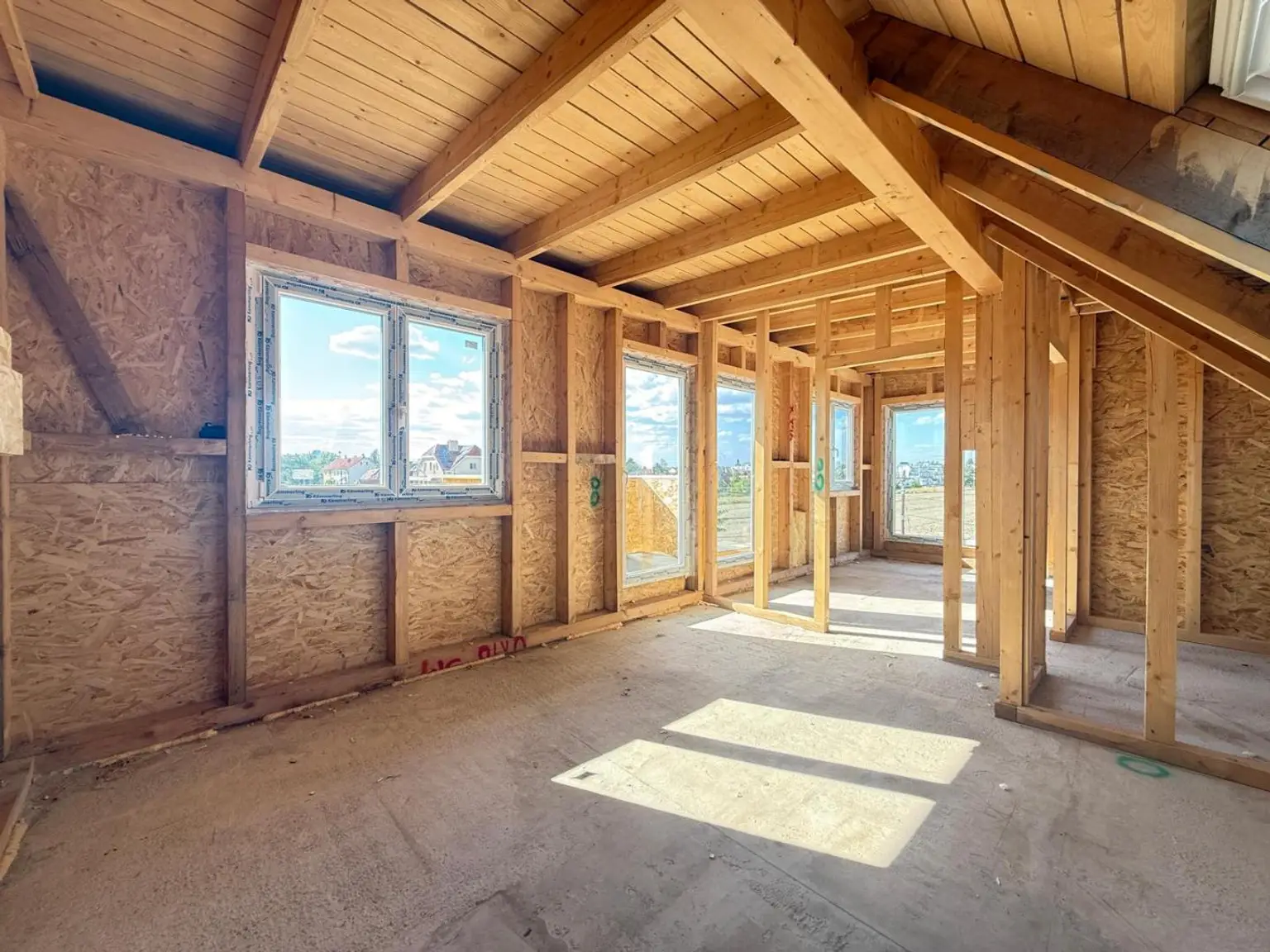 3. Stock Master Bedroom mit eigenem Bad & Terrasse