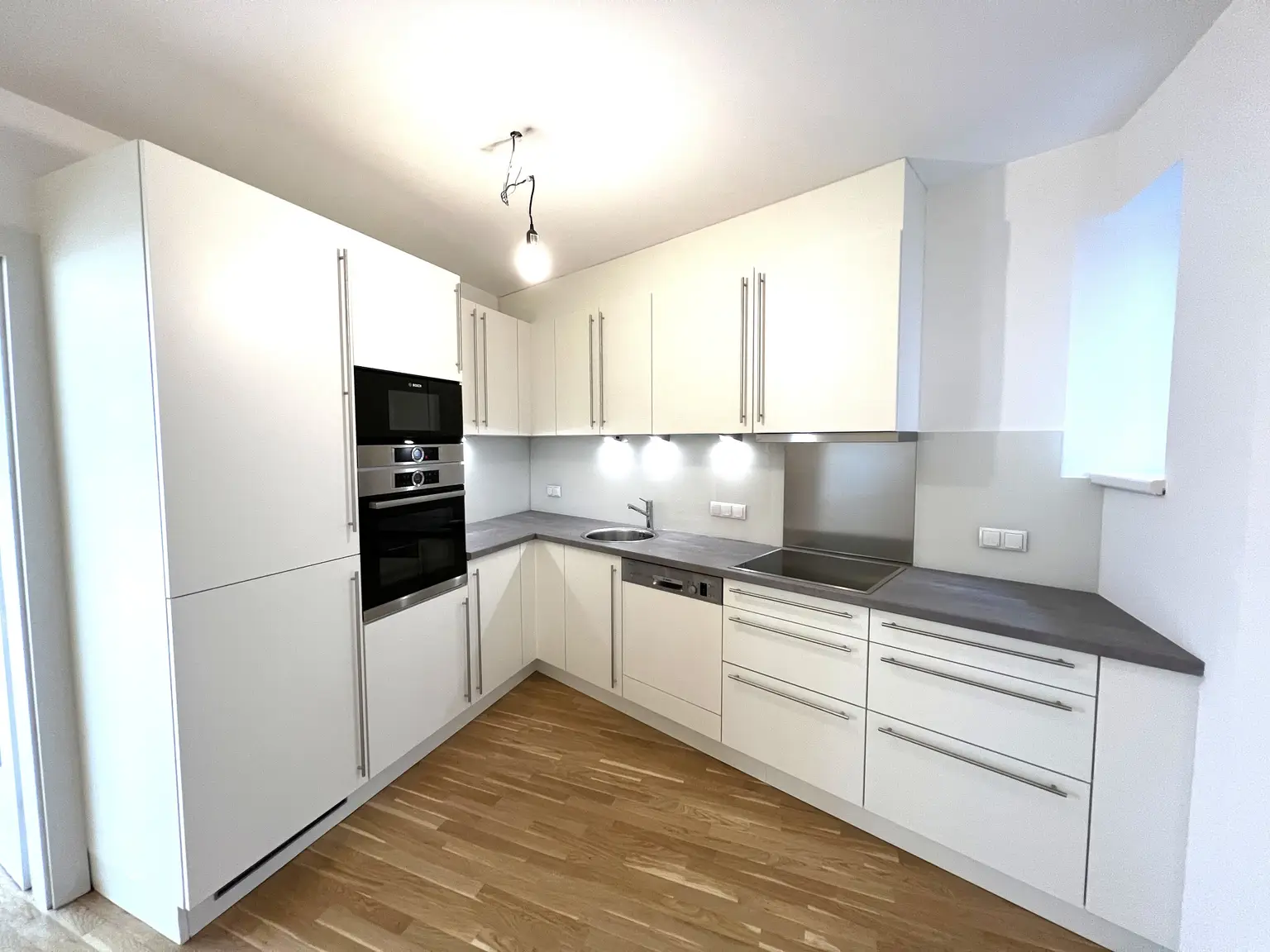 Top-Lage beim Stephansplatz: Moderne, klimatisierte Dachgeschoßwohnung im stilvollen Haus