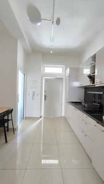 Schöne 1.Zi., Wohnung neu renoviert