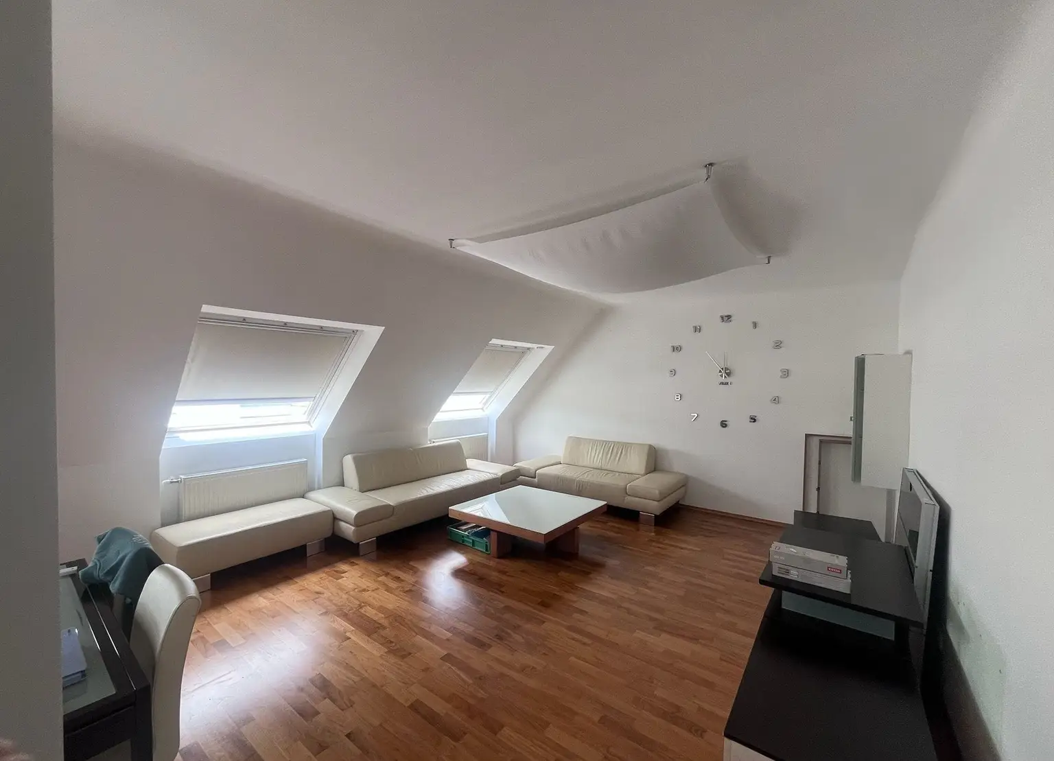 Edle 3 Zimmer Dachegeschoßwohnung in ruhiger Lage!!