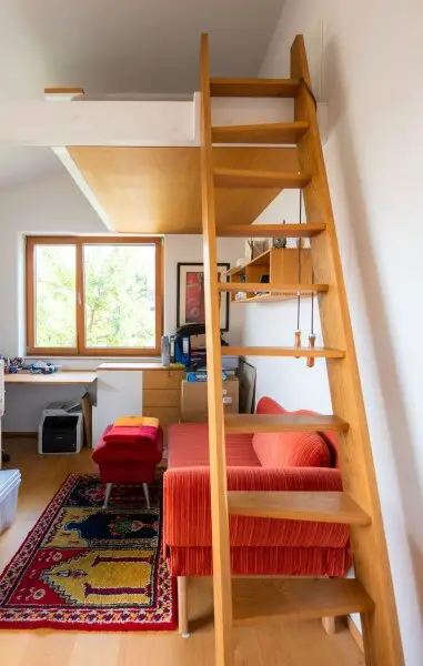Dachgeschosswohnung in Ruhelage mit traumhaftem Grünblick, eigenem Garten und Garage
