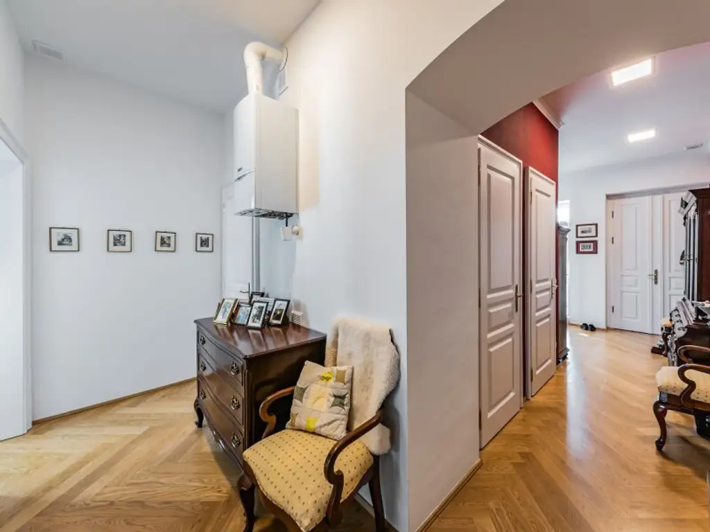 Stilvolle Familienwohnung am Fuß des Küniglbergs - 4 Zimmer getrennt begehbar - Balkon, Klima, Gartennutzung