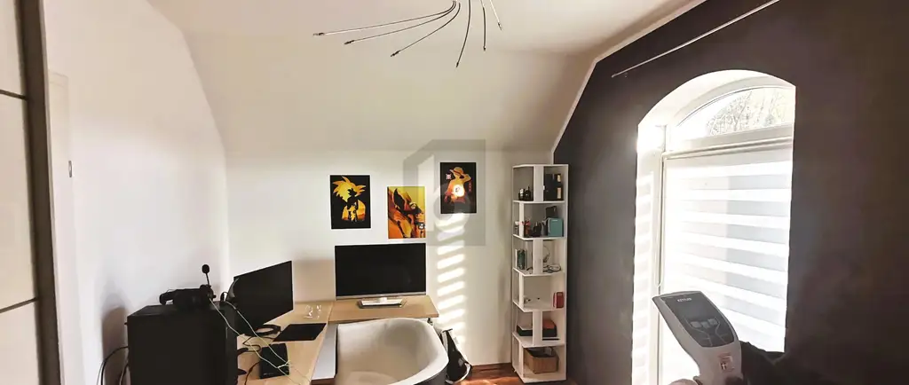 GROSSZÜGIGER FAMILIENHIT MIT GARTEN UND POOL