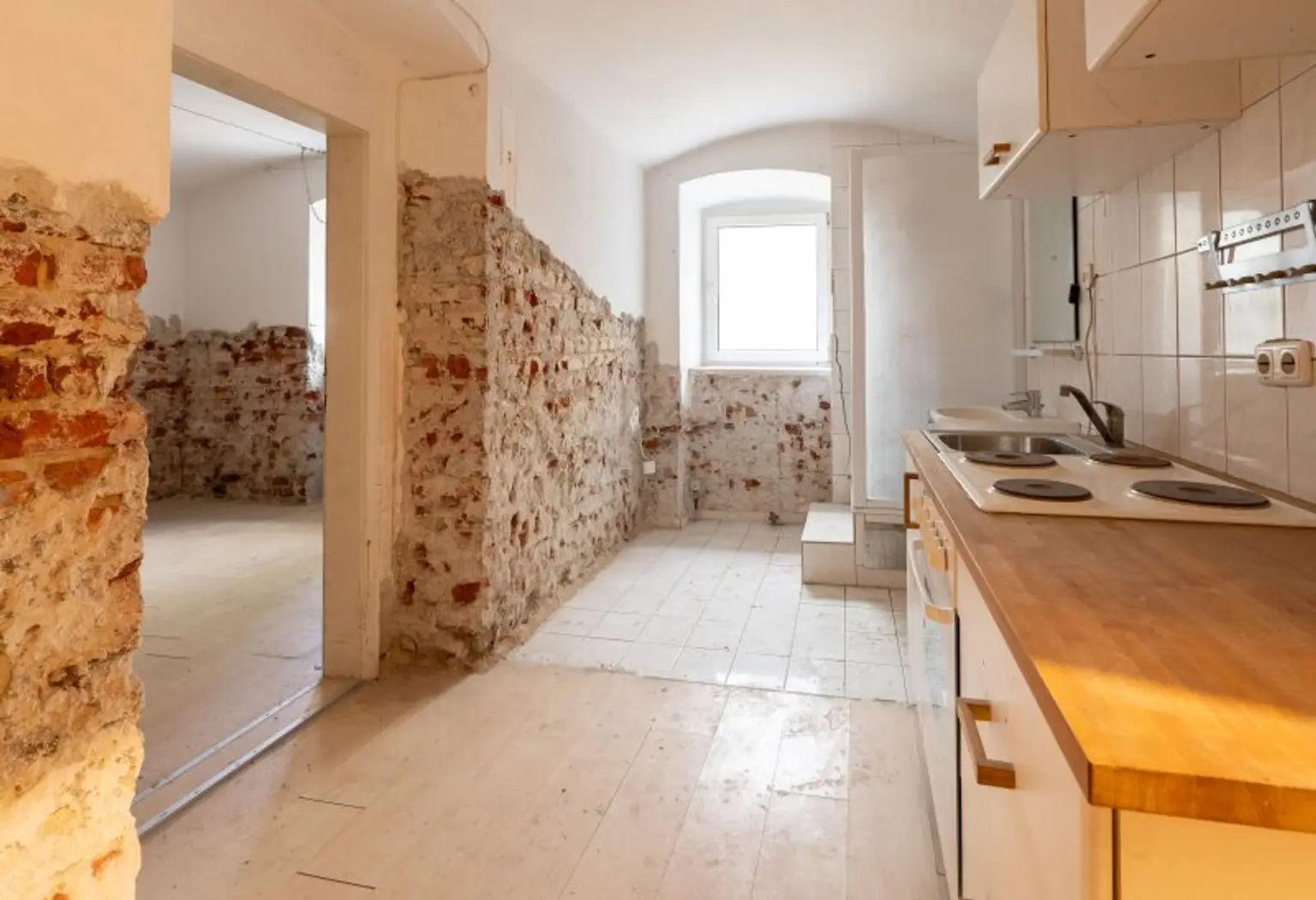 Stark sanierungsbedürftige 2-Zimmer-Wohnung in Toplage der Linzer Innenstadt