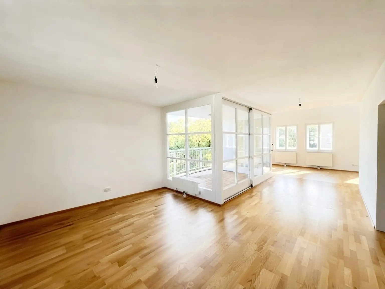 UNBEFRISTET: Klimatisierte Dachgeschosswohnung mit Loggien in Botschaftsviertel