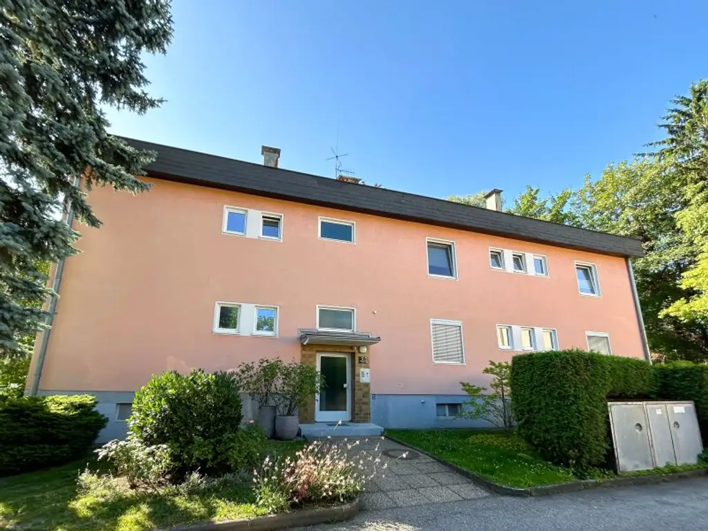 Helle 2-Zimmer-Wohnung mit traumhaftem Stadtblick in Bestlage am Froschberg