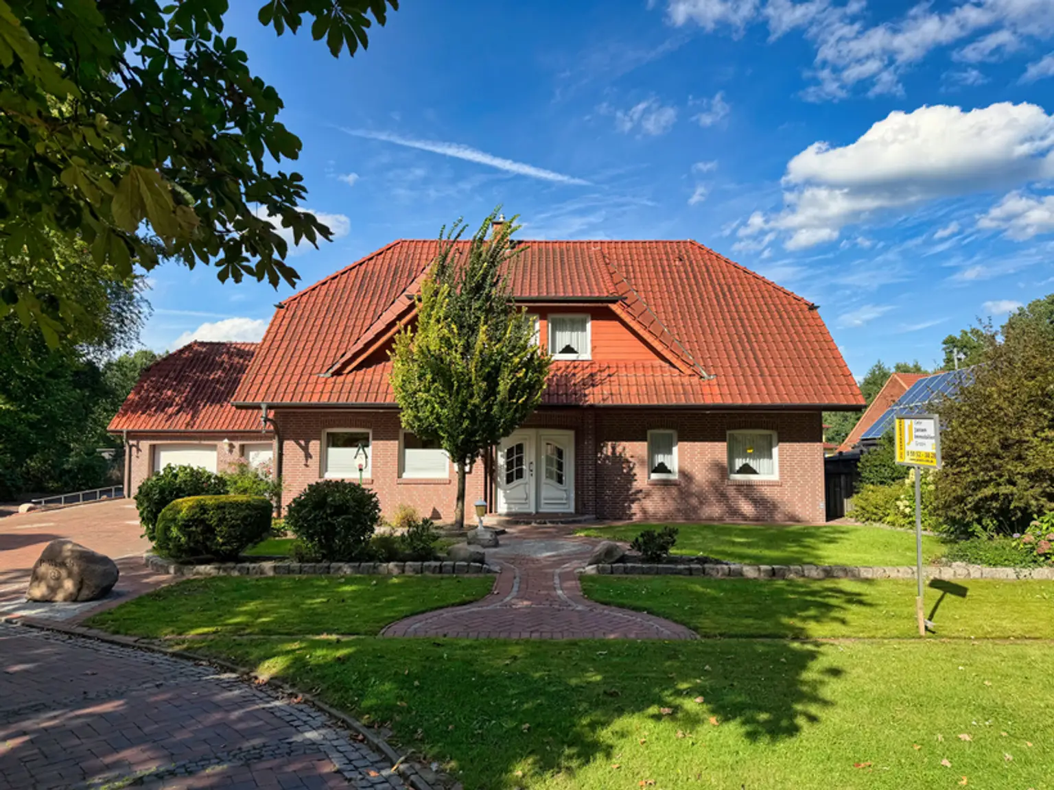 Mitten im Ort! Einfamilienhaus auf großzügigem Grundstück!
