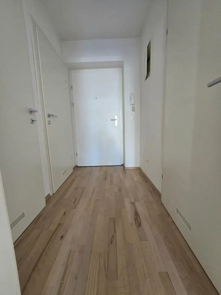 Moderne 2 Wohnung mit großem Balkon und Tiefgaragenplatz - ab sofort - Eggenberg!