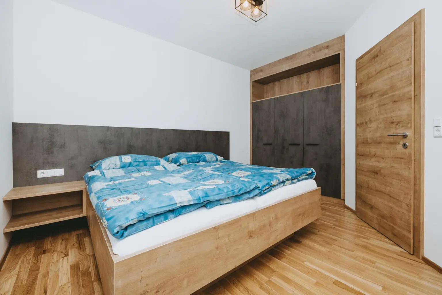 Schlafzimmer- Symbolbild aus einer der Wohnungen