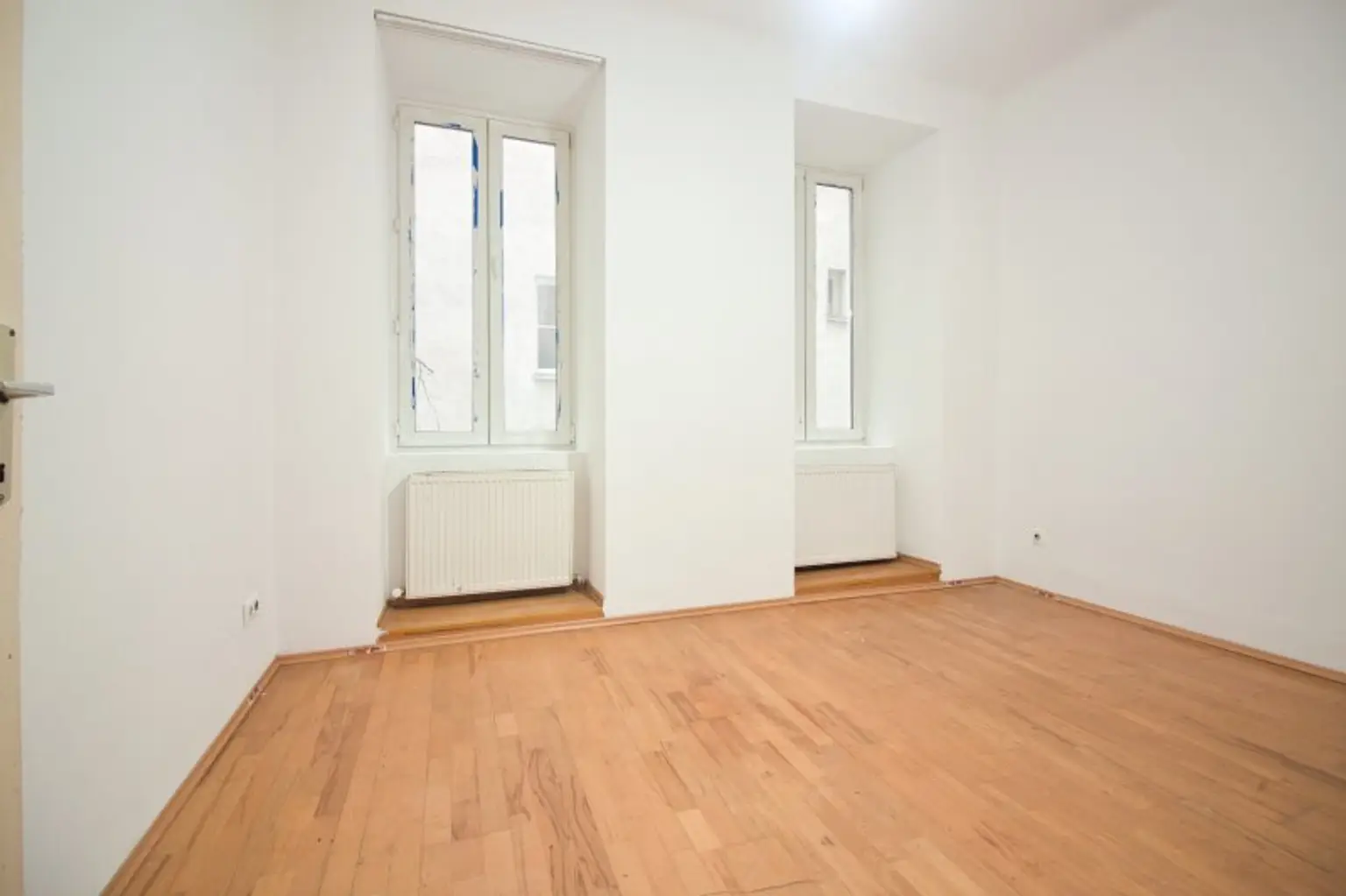 Sanierungsbedürftig | 3 Zimmer Altbau-Wohnung | ruhige Innenhoflage | zentral begehbar