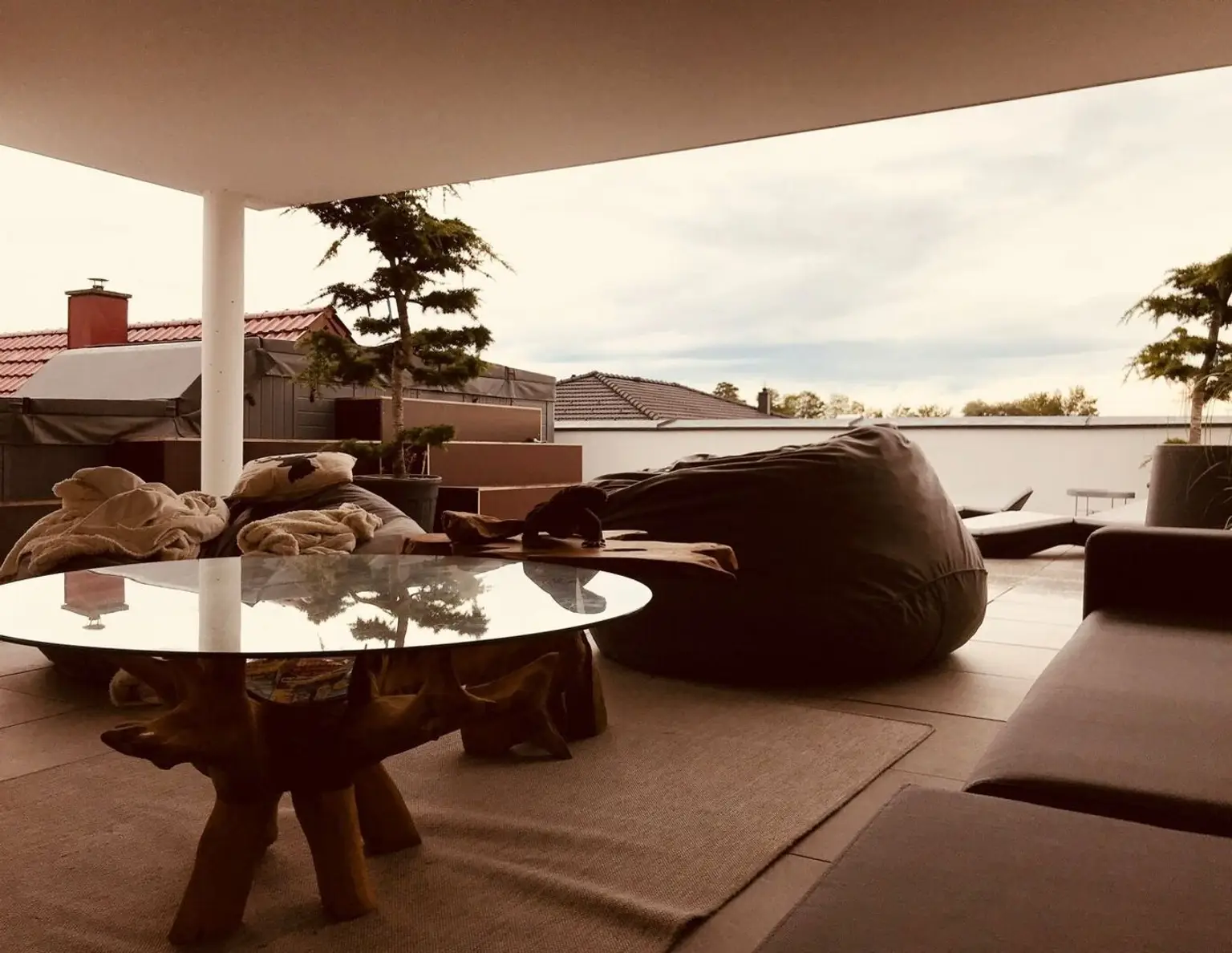 Luxuriöses Traumhaus in Raffelstetten: Wohnfläche 224m² mit großer Dachterrasse, Swimspa und Garten