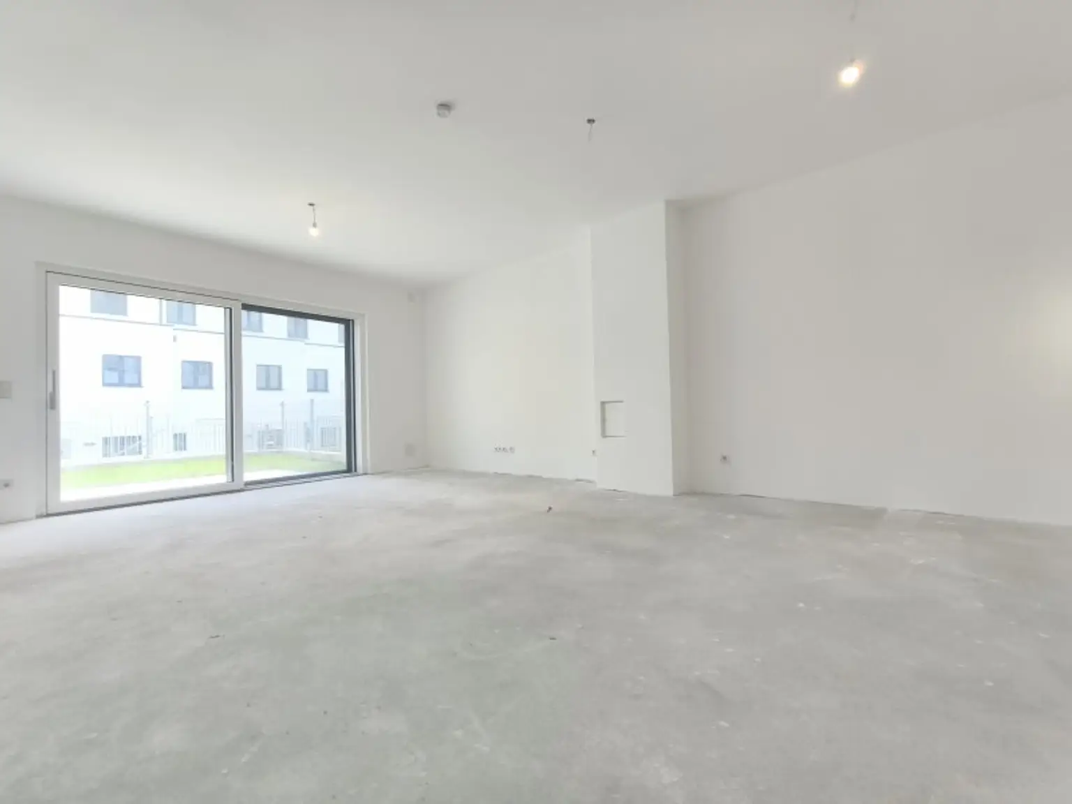 EXKLUSIVES TOWNHAUS AUF EIGENGRUND IN WEIDLING – NATURNAHES WOHNEN MIT STIL