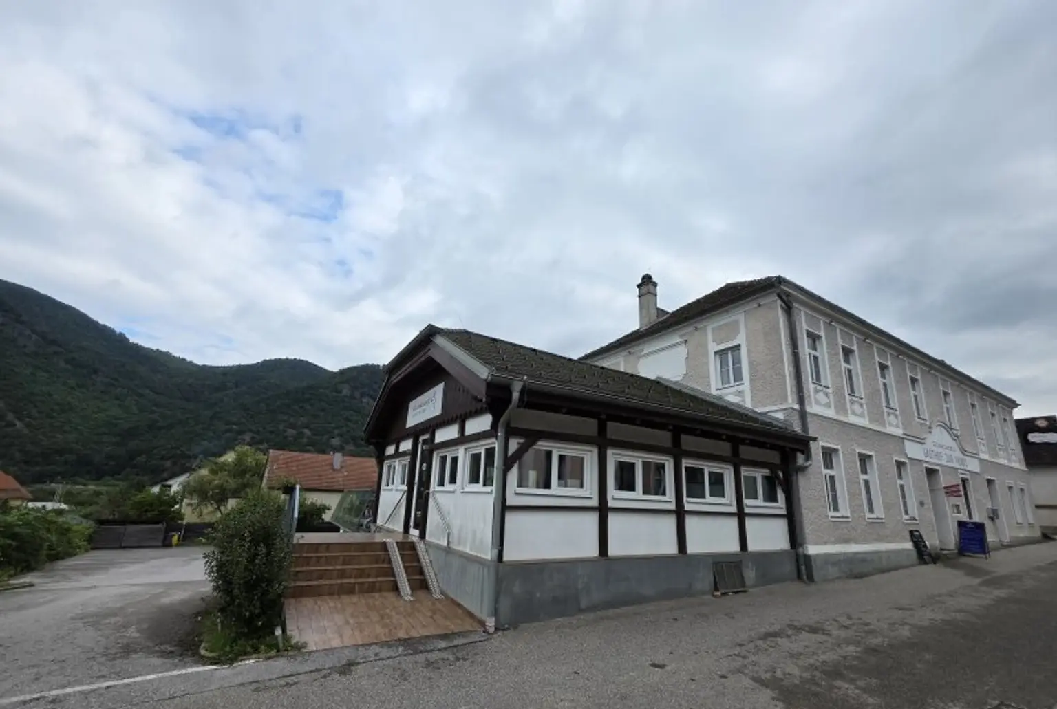 Rarität in der Wachau, 6 Apartments, Restaurant mit Wintergarten, Dachausbau-Potenzial