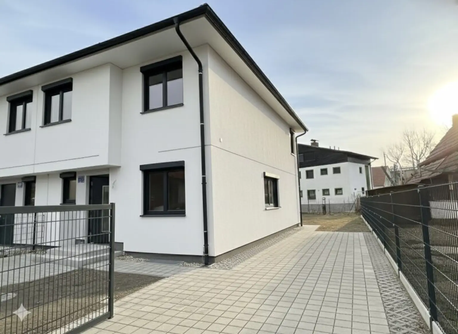 Vorgarten und KFZ Stellplatz