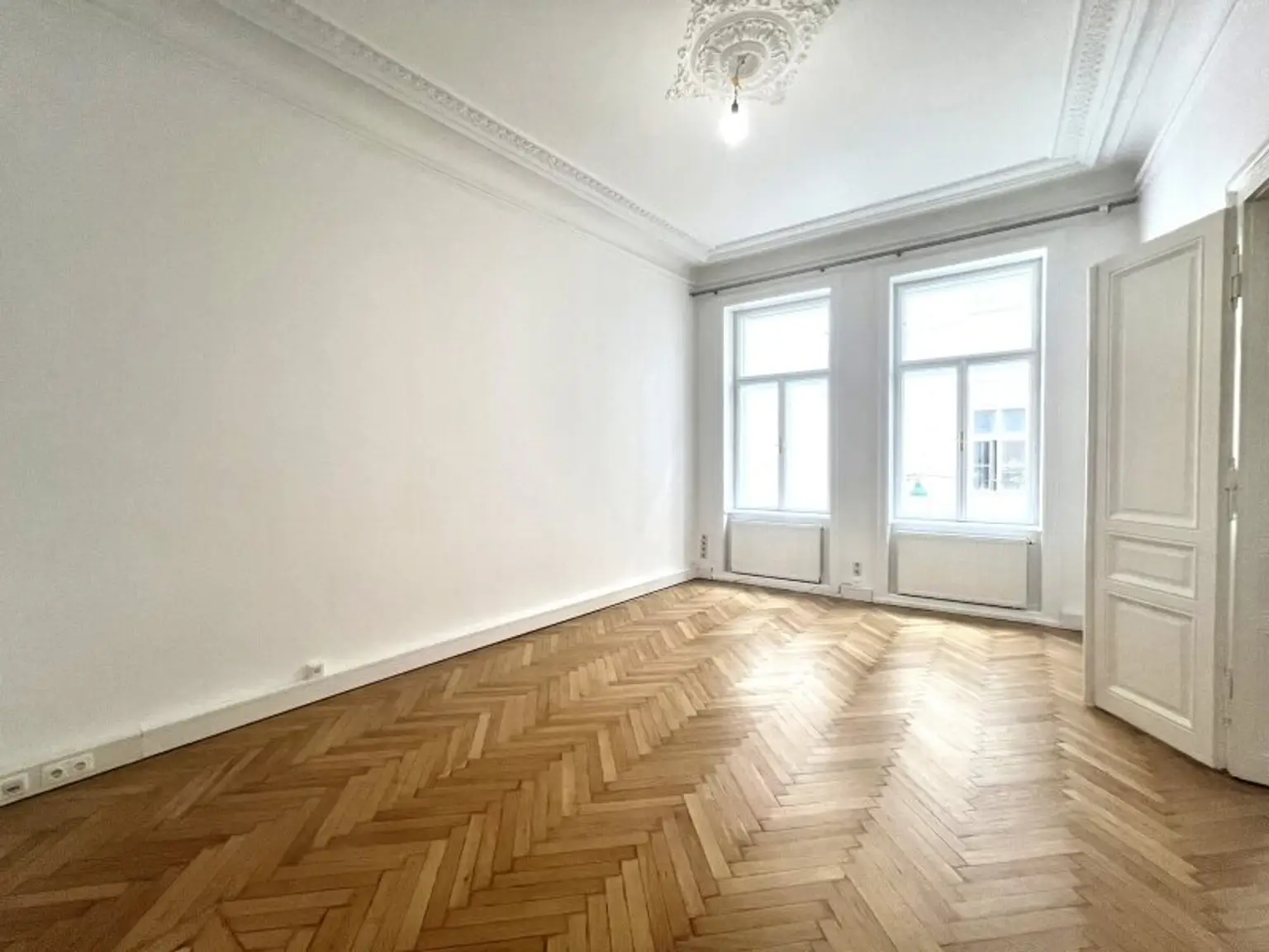 Schöne, repräsentative Büro- oder Kanzleiräumlichkeiten in bester Innenstadtlage - Nähe Stephansplatz (!)